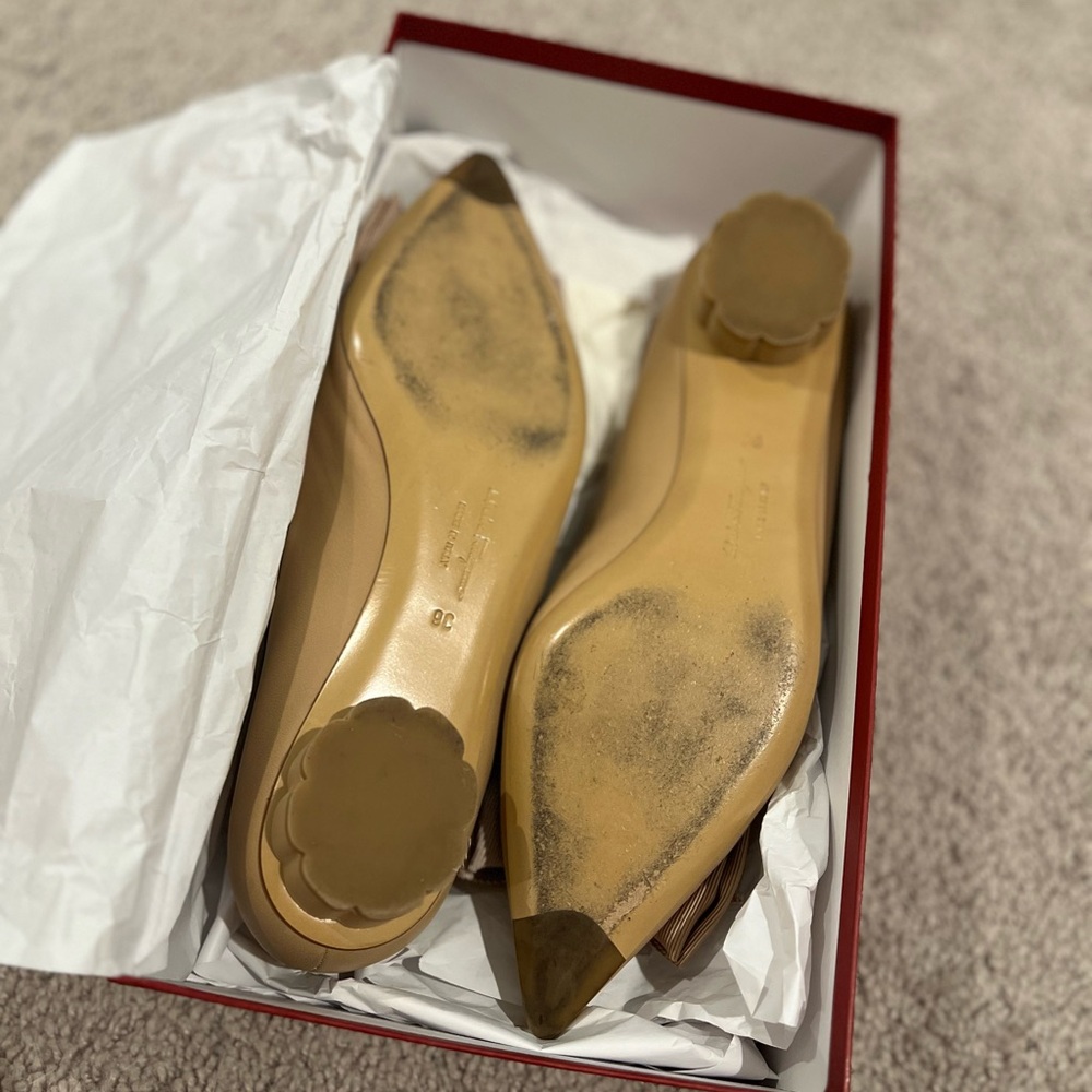 SALVATORE FERRAGAMO Talla 20 Beige Leather Pointed Flats Women's Size 9 - Picture 6 of 10